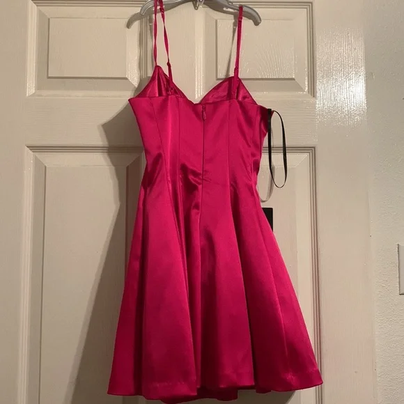 New bebe dress - Picture 3 of 5